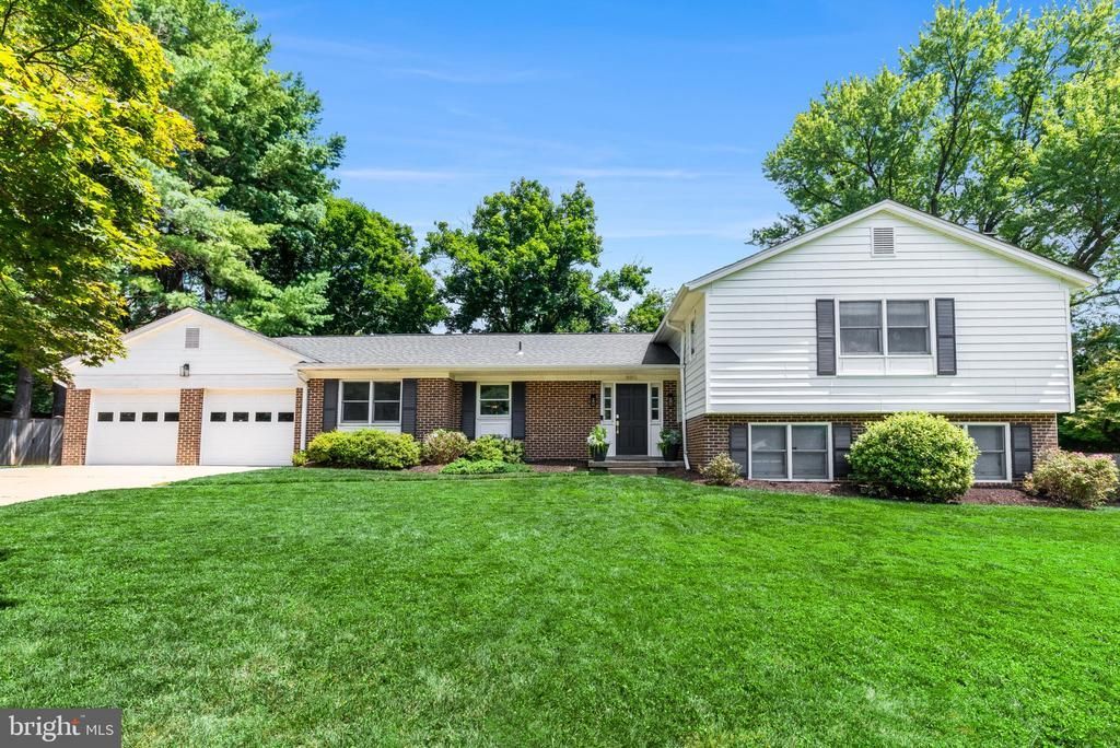 10105 Nadine Drive, Vienna, VA 22181 Main Photo