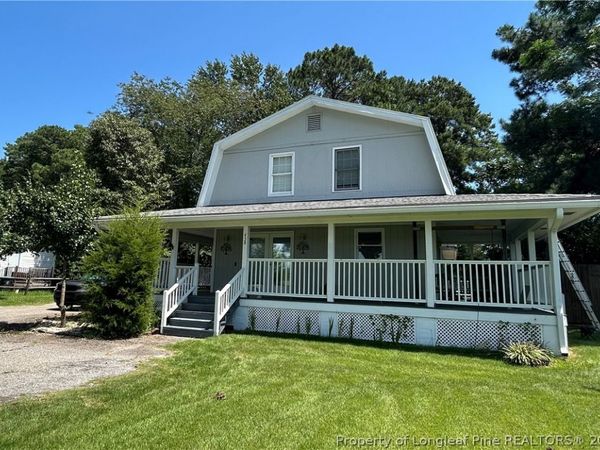 438 W Palmer Street, Raeford, NC 28376
