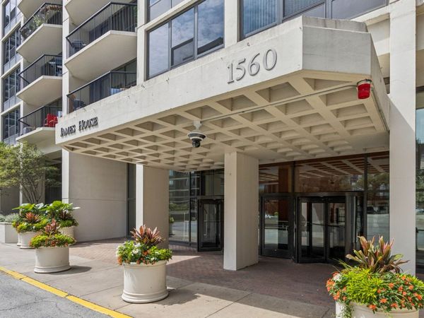 1560 N Sandburg Terrace, Unit 1010J, Chicago, IL 60610