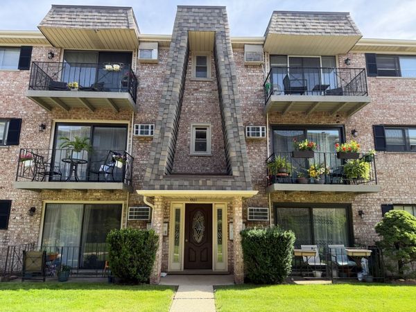 5321 N Delphia Avenue , Unit 322, Chicago, IL 60656