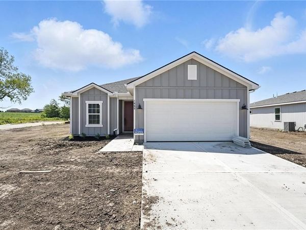 20635 Skyview Lane, Spring Hill, KS 66083