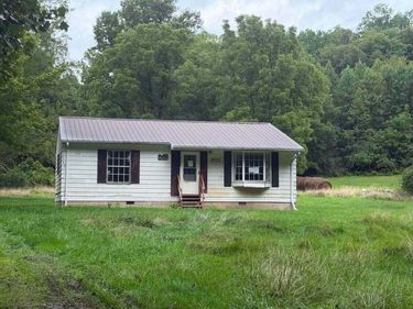 210 Fannin-Roscoe Road, Sandy Hook, KY 41171