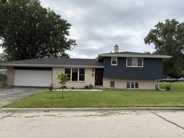 643 N Iowa Avenue , Villa Park, IL 60181