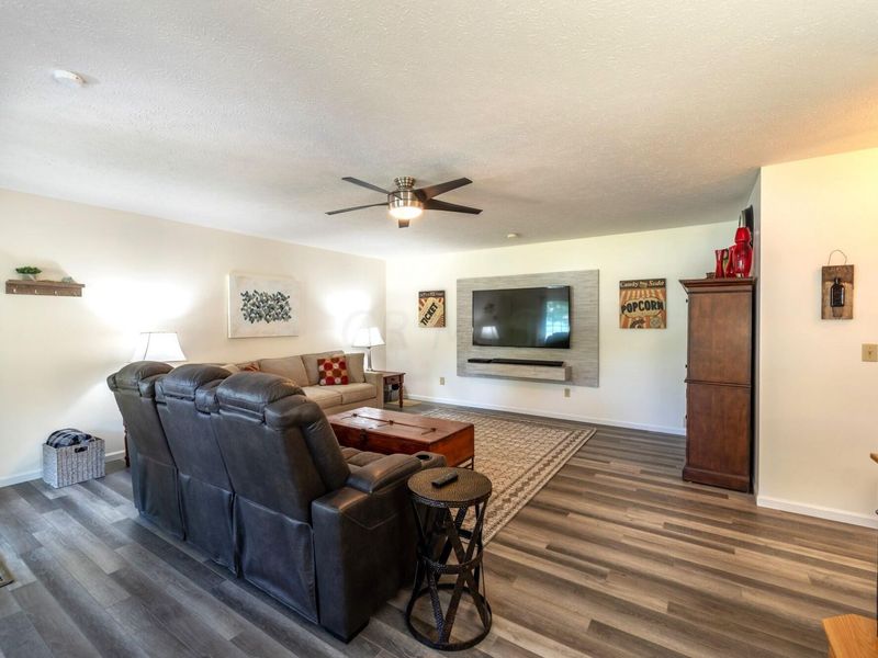 1440 E Choctaw Drive , London, OH 43140 Photo 22