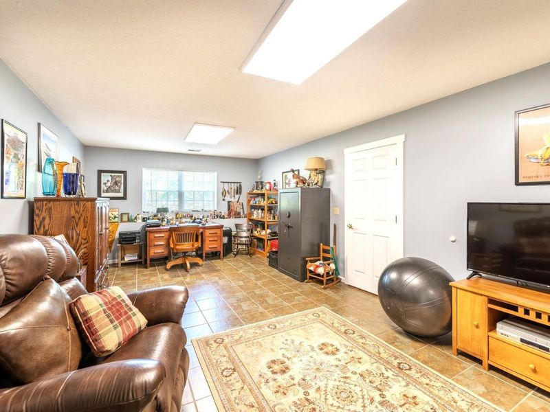 1440 E Choctaw Drive , London, OH 43140 Photo 25