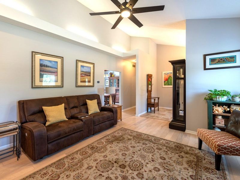 1440 E Choctaw Drive , London, OH 43140 Photo 7
