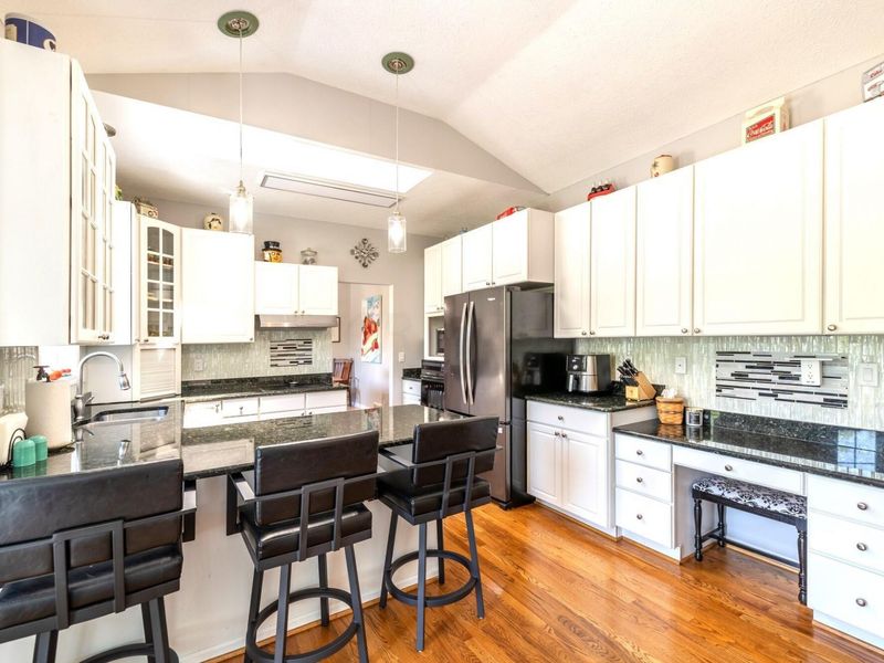 1440 E Choctaw Drive , London, OH 43140 Photo 9
