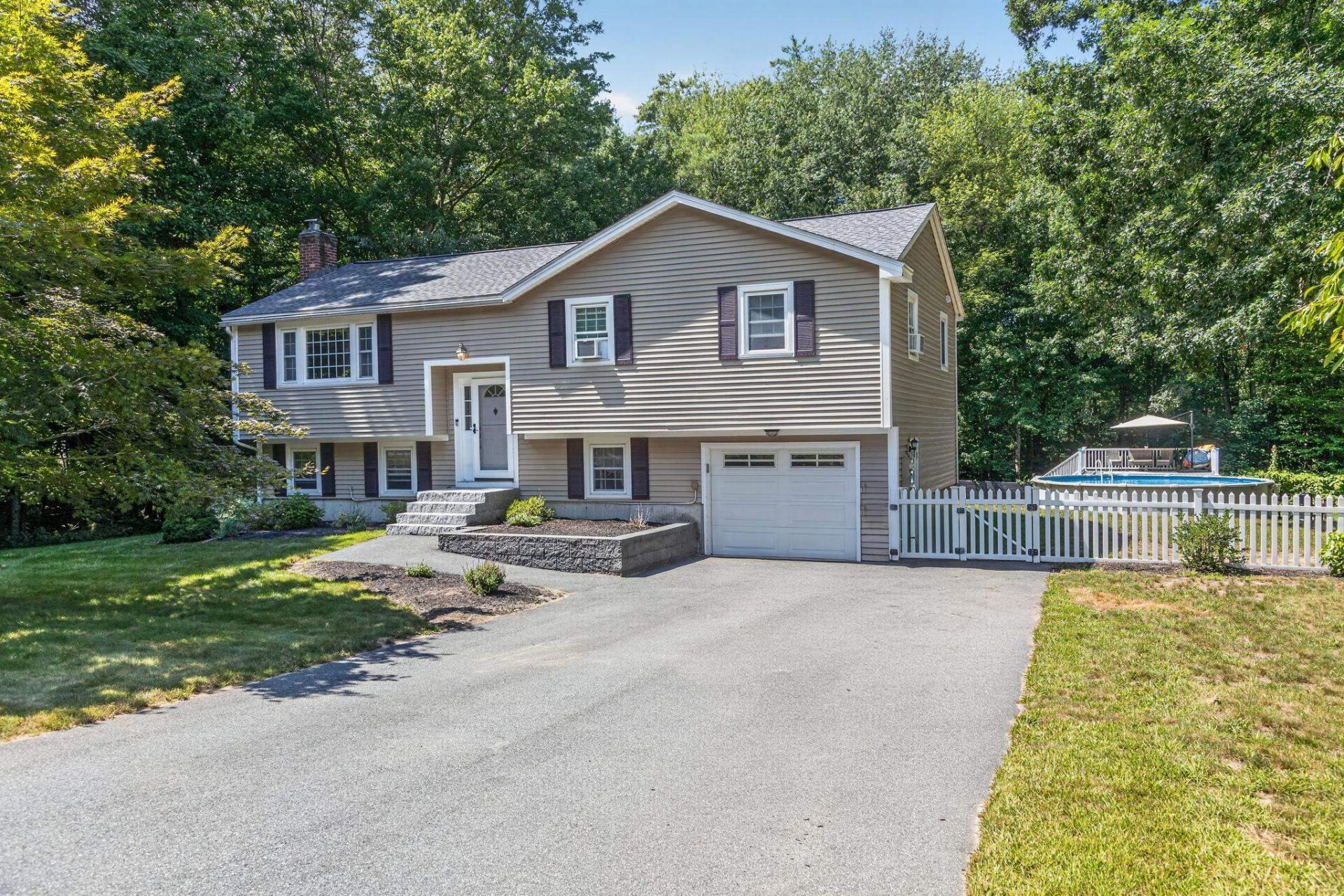 24a Sparhawk Drive, Londonderry, NH 03053 Main Photo