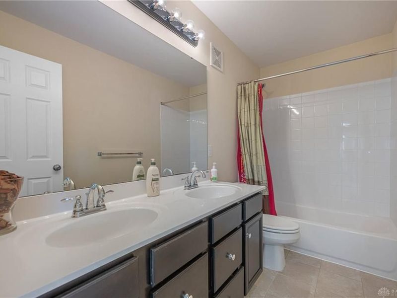 10049 Meadow Woods Lane, Washington Township, OH 45458 Photo 19