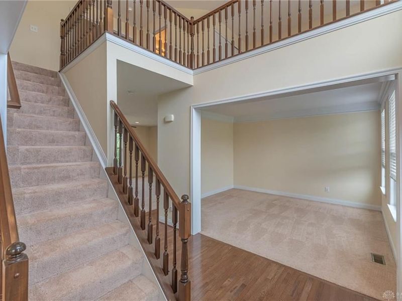 10049 Meadow Woods Lane, Washington Township, OH 45458 Photo 2