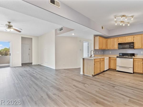 5655 E Sahara Avenue, Unit 2060, Las Vegas, NV 89142