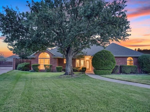 729 Bent Tree Court, Hurst, TX 76054