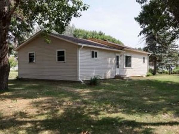 205 9th Avenue E, Lisbon, ND 58054