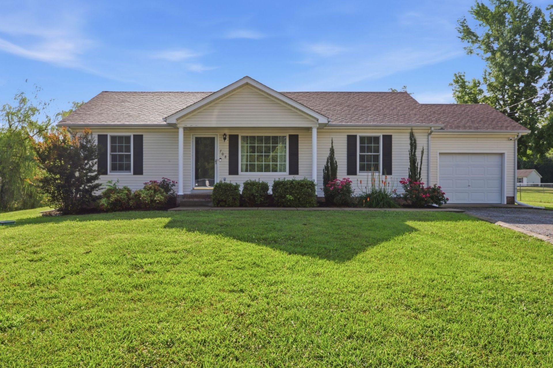 708 Eaglesham Dr, Christiana, TN 37037 Main Photo