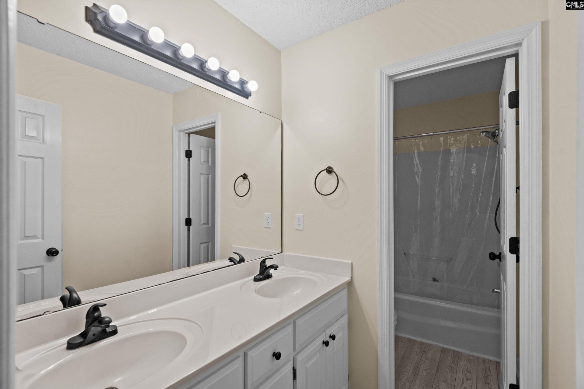 208 Winchester Court Photo 30