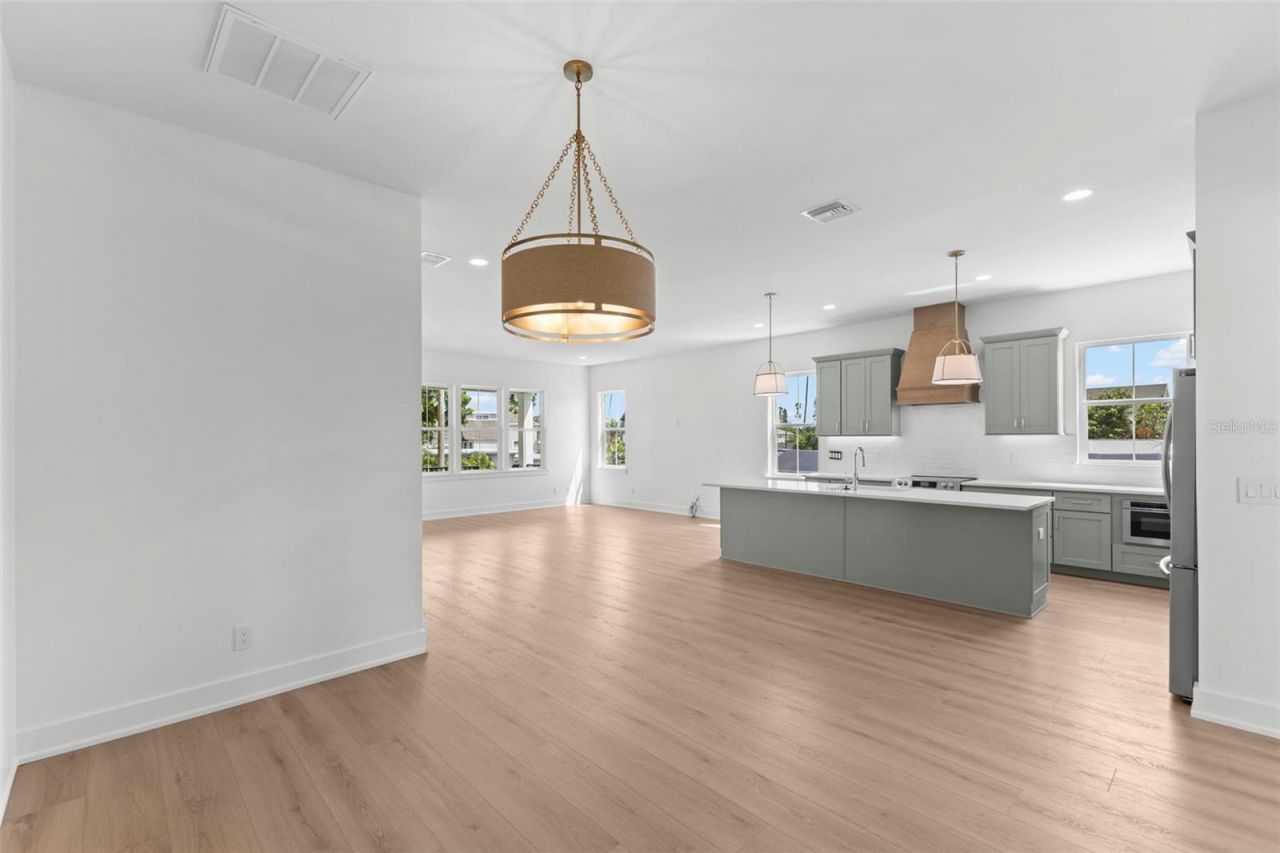 3534 Overlook Drive Ne, Saint Petersburg, FL 33703 Photo