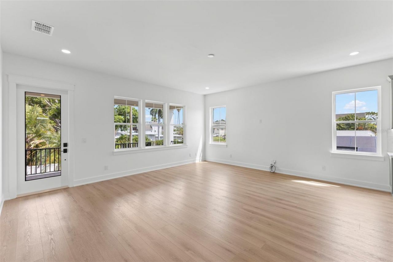 3534 Overlook Drive Ne, Saint Petersburg, FL 33703 Photo