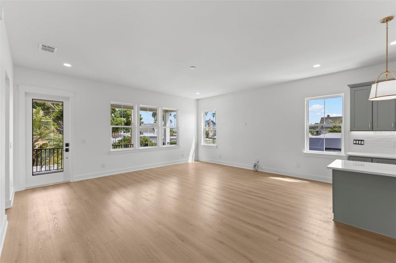 3534 Overlook Drive Ne, Saint Petersburg, FL 33703 Photo