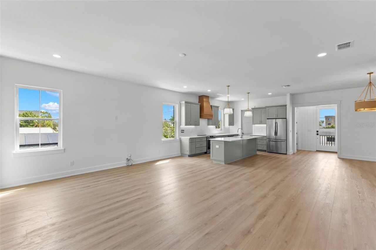 3534 Overlook Drive Ne, Saint Petersburg, FL 33703 Photo
