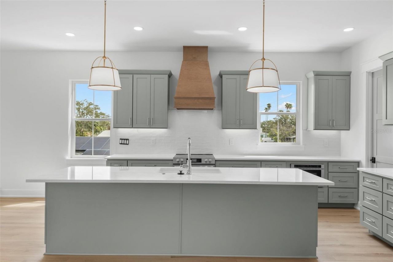 3534 Overlook Drive Ne, Saint Petersburg, FL 33703 Photo