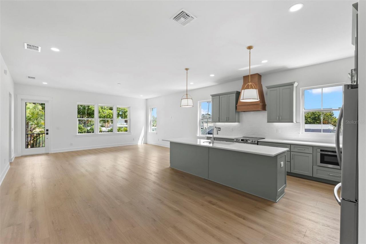 3534 Overlook Drive Ne, Saint Petersburg, FL 33703 Photo