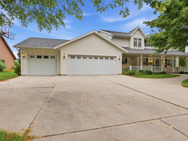 714 Audubon Rd, Howards Grove, WI 53083