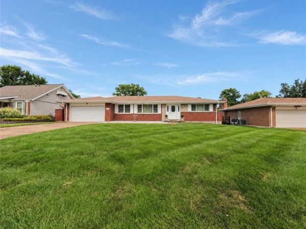 4150 Concord Oaks Drive, St Louis, MO 63128