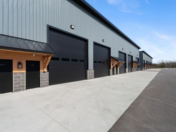 5384 Commerce Boulevard, Indian River, MI 49749