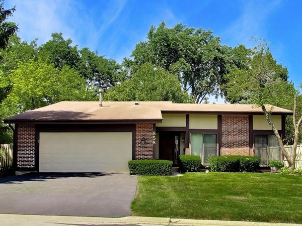 558 Glacier Trail , Roselle, IL 60172