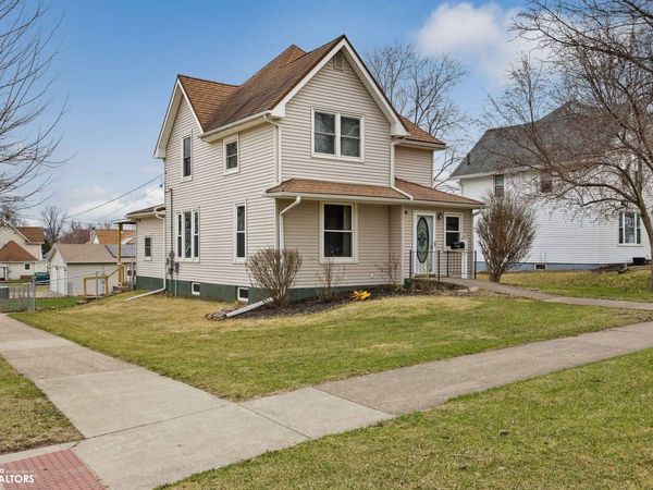 1707 8th Ave Avenue, Belle Plaine, IA 52208