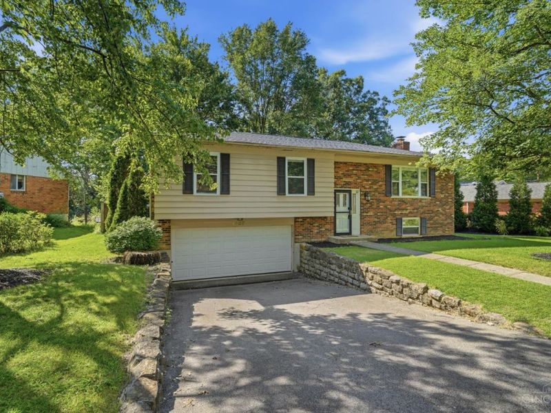 1987 Gainsborough Lane, Anderson Township, OH 45230 Photo 2