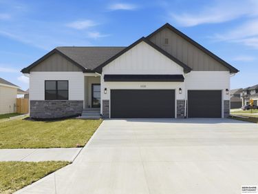 11658 S 124th Avenue, Papillion, NE 68046