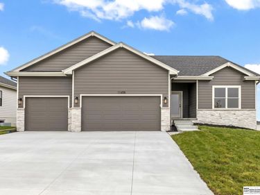 11658 S 124th Avenue, Papillion, NE 68046