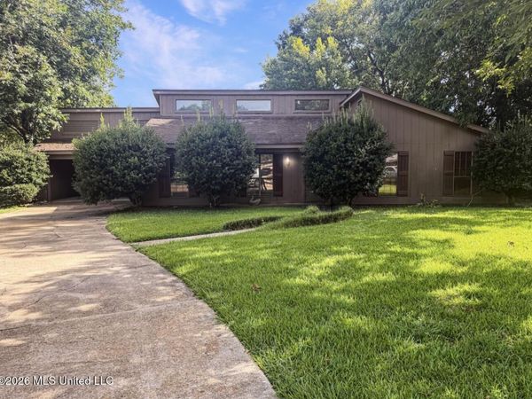 328 S Longmeadow Court, Ridgeland, MS 39157