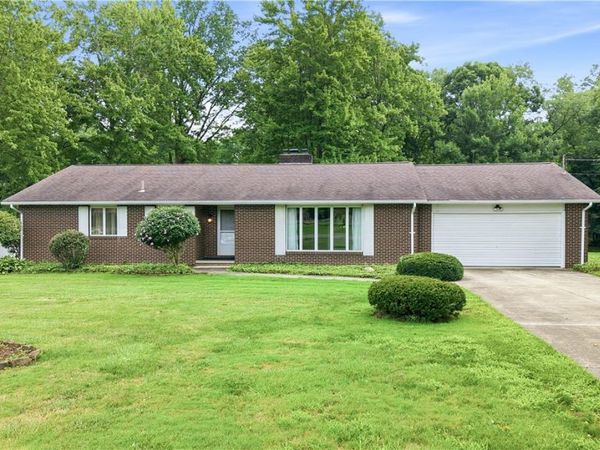 7166 Wildwood Drive , Brookfield, OH 44403