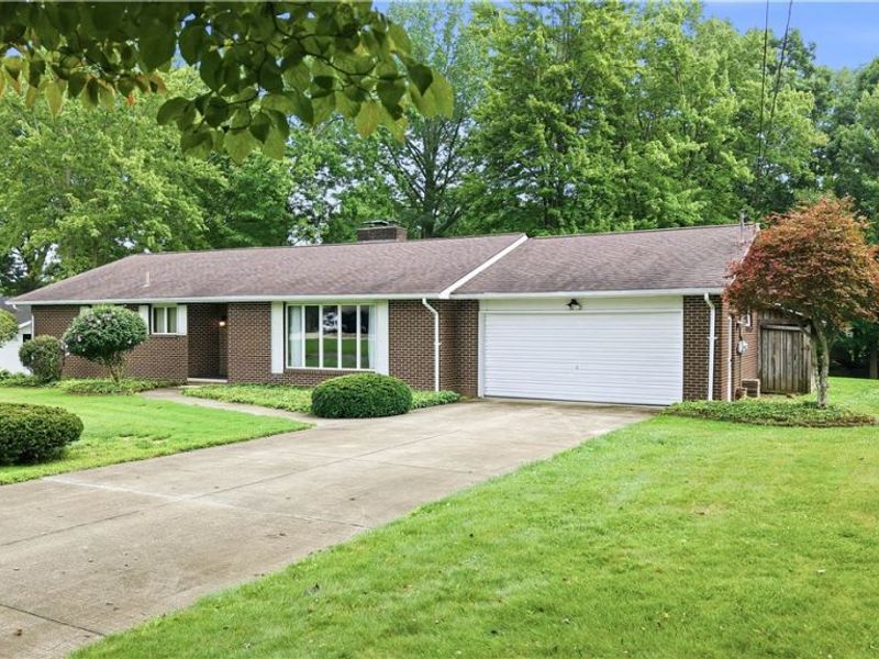7166 Wildwood Drive, Brookfield, OH 44403 Photo 2