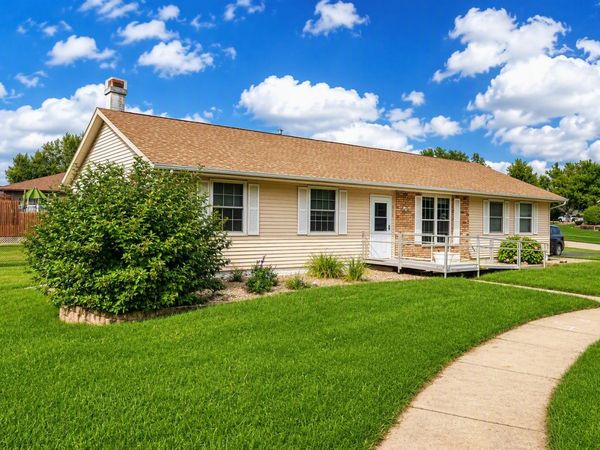6664 Sand Court SW, Cedar Rapids, IA 52404