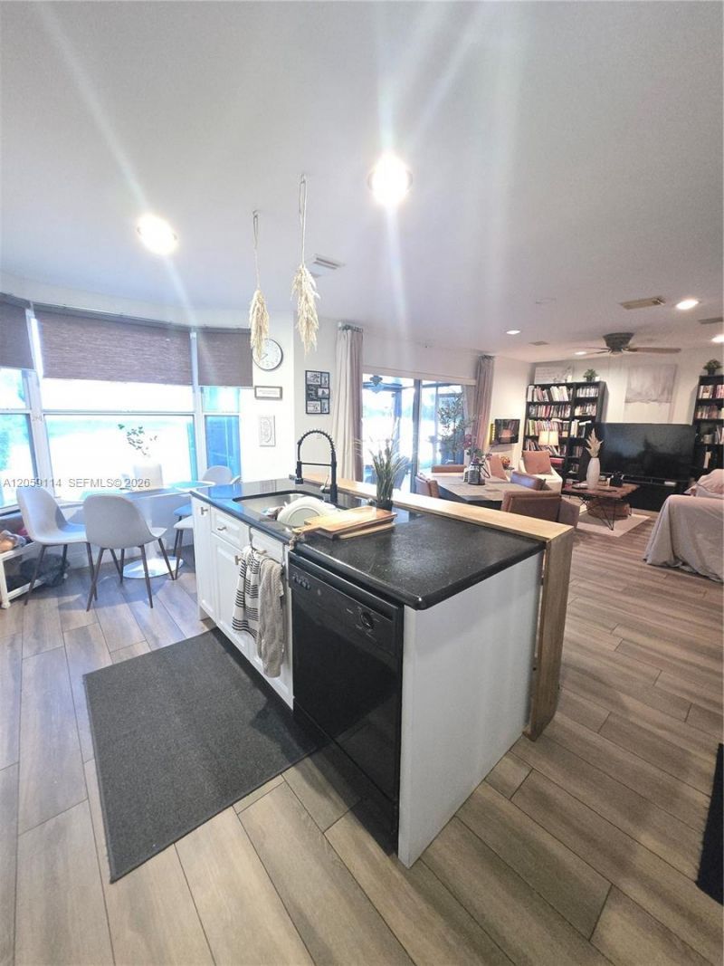 19130 NW 10th St, Pembroke Pines, FL 33029 Photo