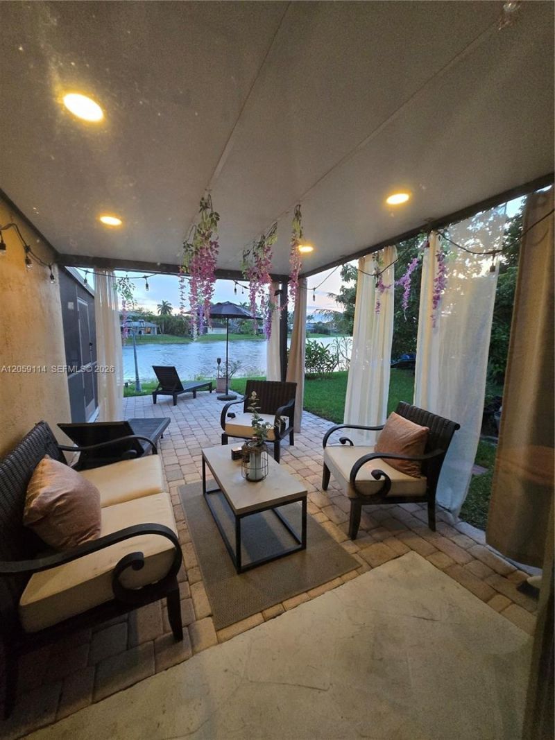 19130 NW 10th St, Pembroke Pines, FL 33029 Photo