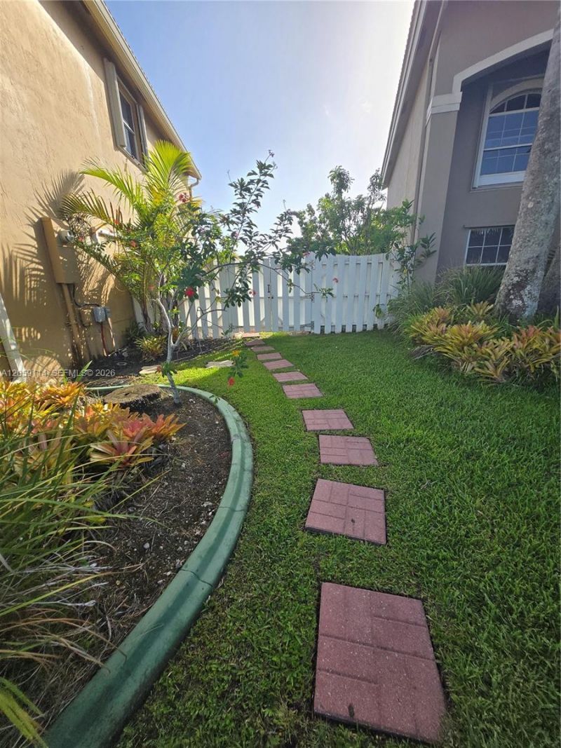 19130 NW 10th St, Pembroke Pines, FL 33029 Photo