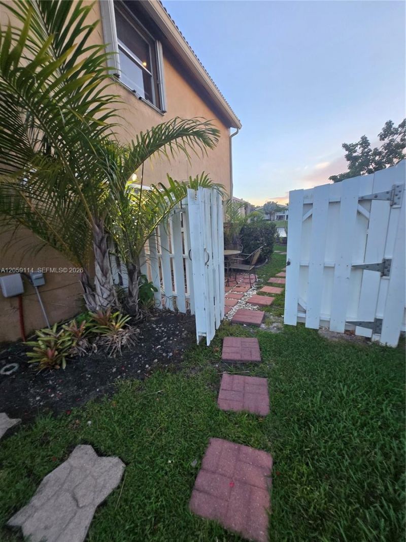 19130 NW 10th St, Pembroke Pines, FL 33029 Photo