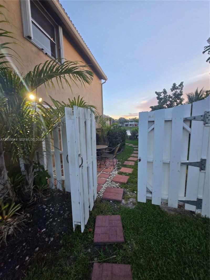 19130 NW 10th St, Pembroke Pines, FL 33029 Photo