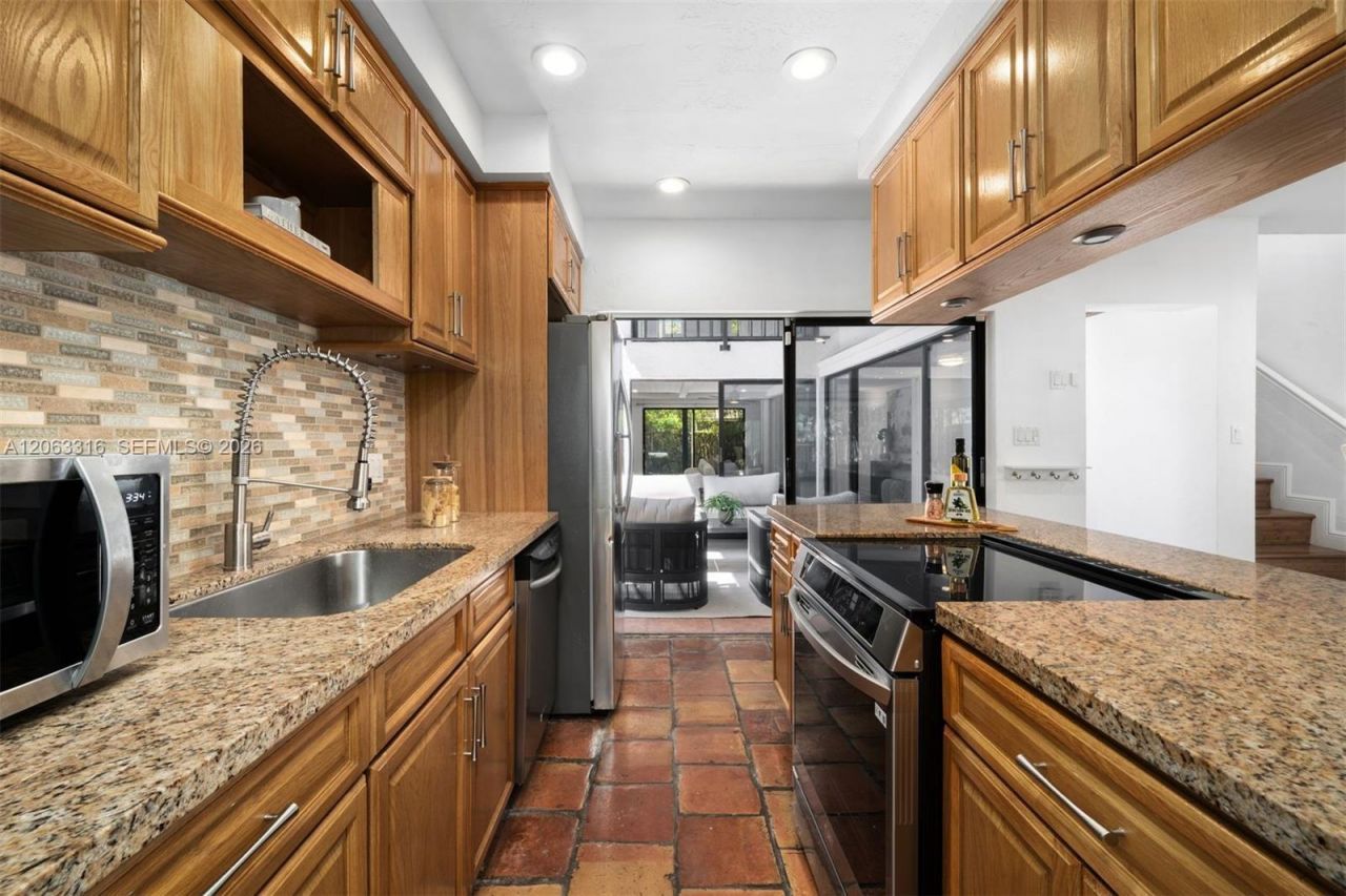 3145 Jackson Ave, Miami, FL 33133 Photo
