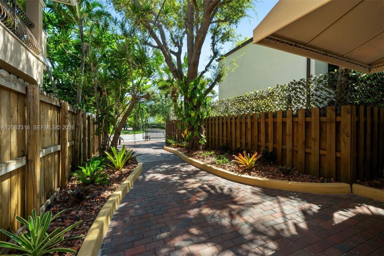3145 Jackson Ave, Miami, FL 33133 Photo
