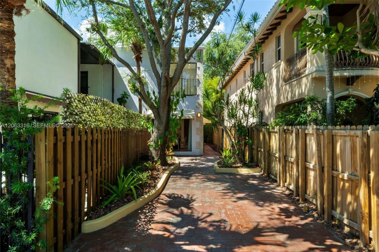 3145 Jackson Ave, Miami, FL 33133 Photo