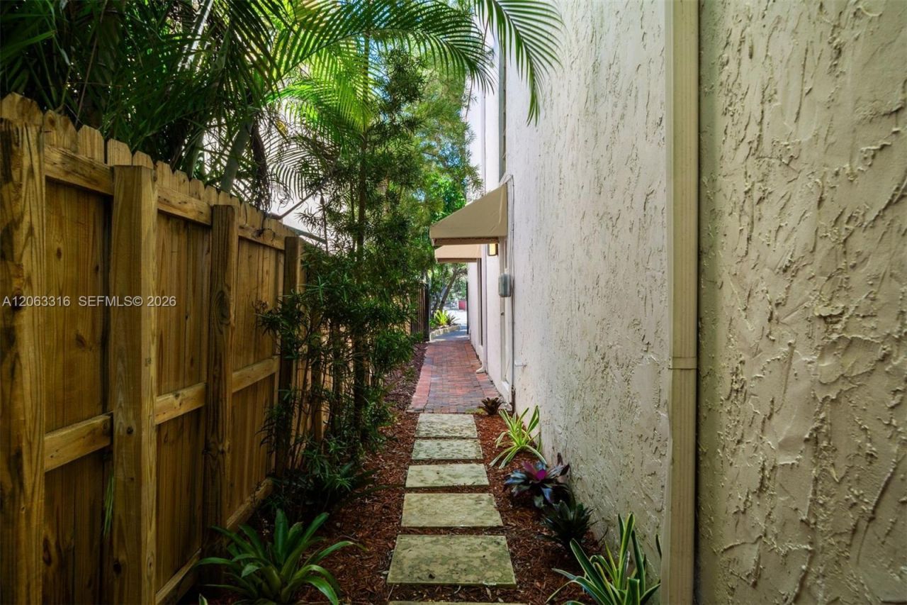 3145 Jackson Ave, Miami, FL 33133 Photo
