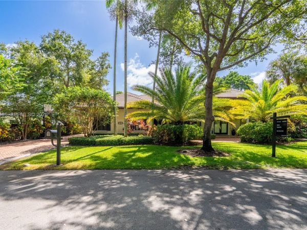 10601 SW 72nd Ct , Pinecrest, FL 33156