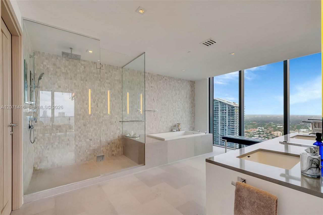 68 SE 6th St , Unit 3911, Miami, FL 33131 Photo