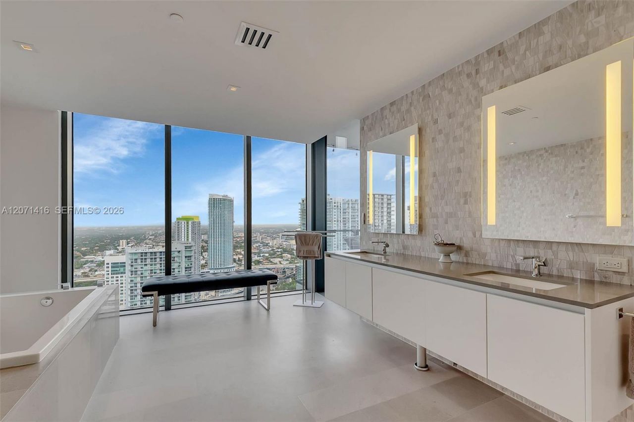 68 SE 6th St , Unit 3911, Miami, FL 33131 Photo