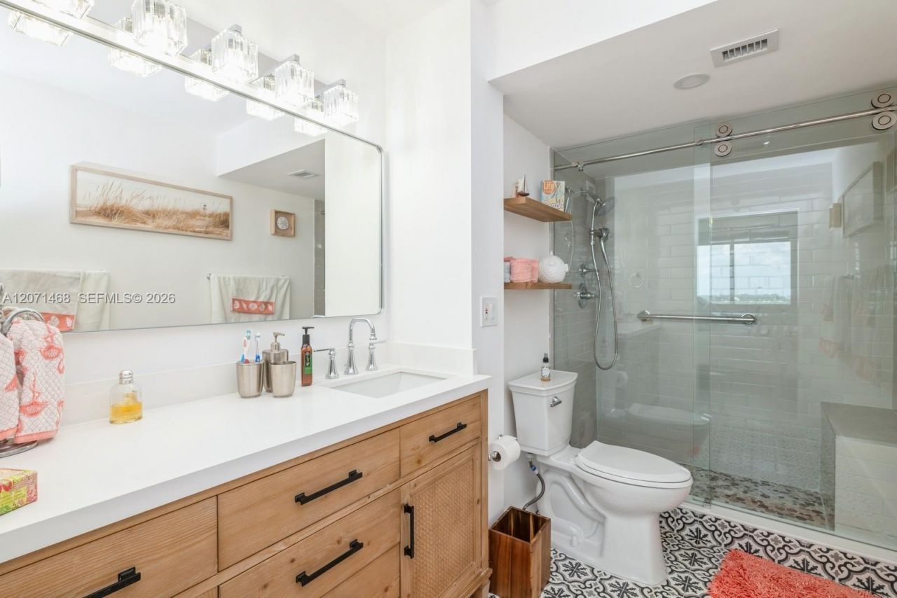 7135 Collins Ave , Unit 1125, Miami Beach, FL 33141 Photo